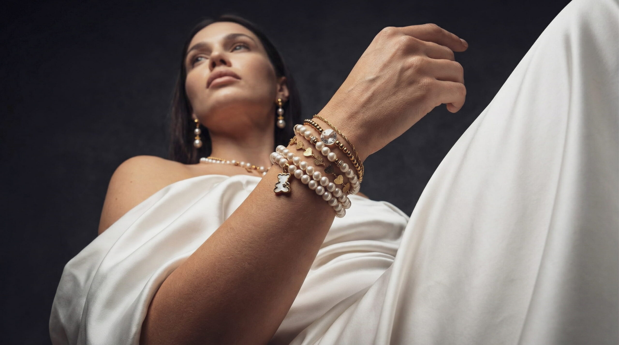 Bijoux_vue_de_bas_4k__style_publicit_magazine_sans_delpmaspu-(2)