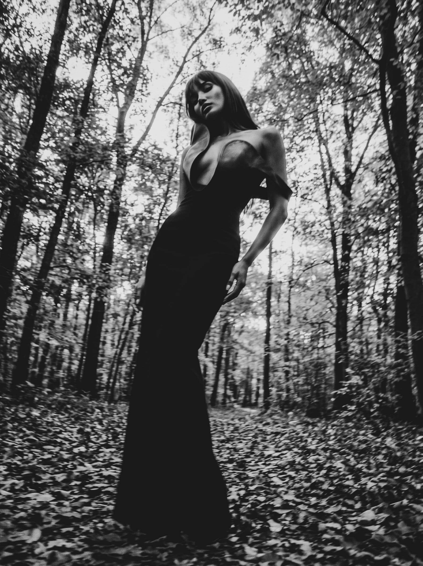 Fashionable_woman_posing_in_forest_202609011912-(1)